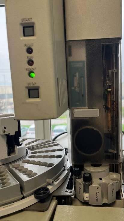 Photo Used AGILENT / HP / HEWLETT-PACKARD / KEYSIGHT 5890 II For Sale
