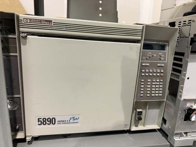 Photo Utilisé AGILENT / HP / HEWLETT-PACKARD / KEYSIGHT 5890E À vendre