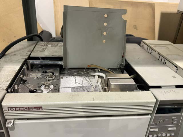 Photo Utilisé AGILENT / HP / HEWLETT-PACKARD / KEYSIGHT 5890E À vendre