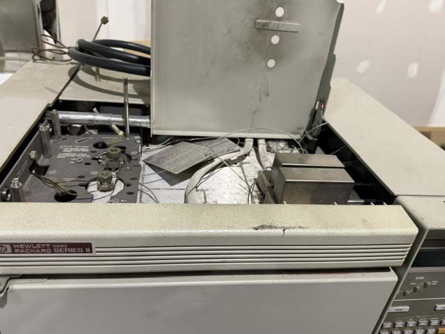 Photo Used AGILENT / HP / HEWLETT-PACKARD / KEYSIGHT 5890E For Sale