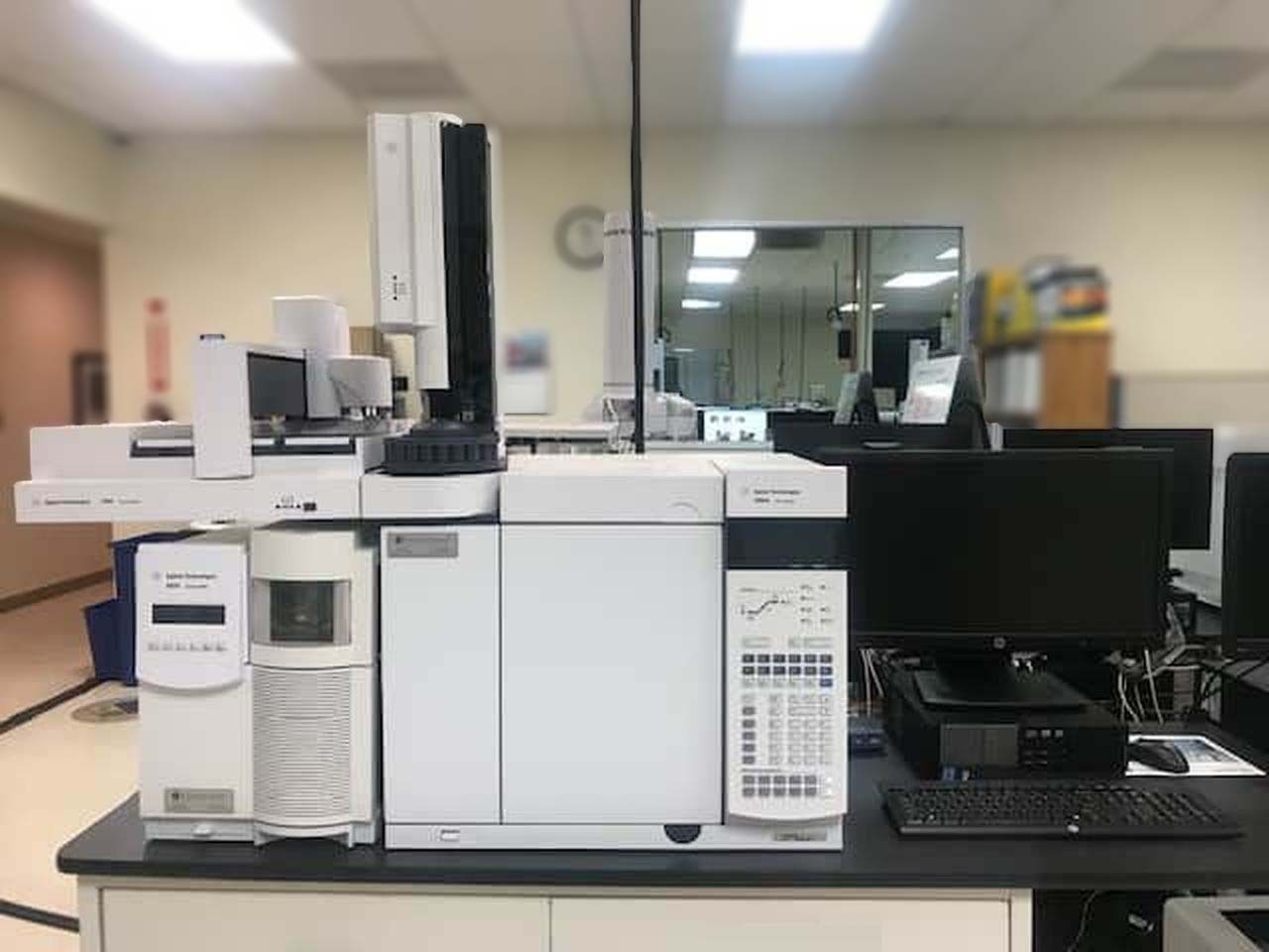 Photo Used AGILENT / HP / HEWLETT-PACKARD / KEYSIGHT 5975 For Sale