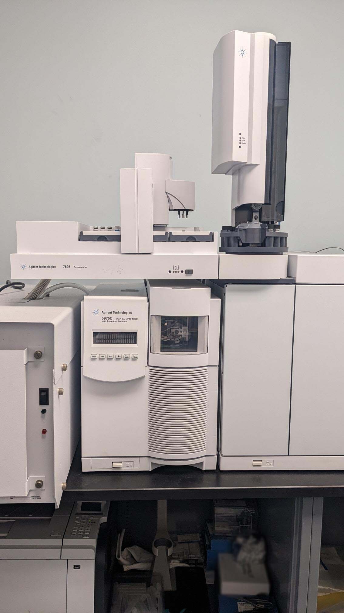 사진 사용됨 AGILENT / HP / HEWLETT-PACKARD / KEYSIGHT 5975C / 7890A / 7693 판매용