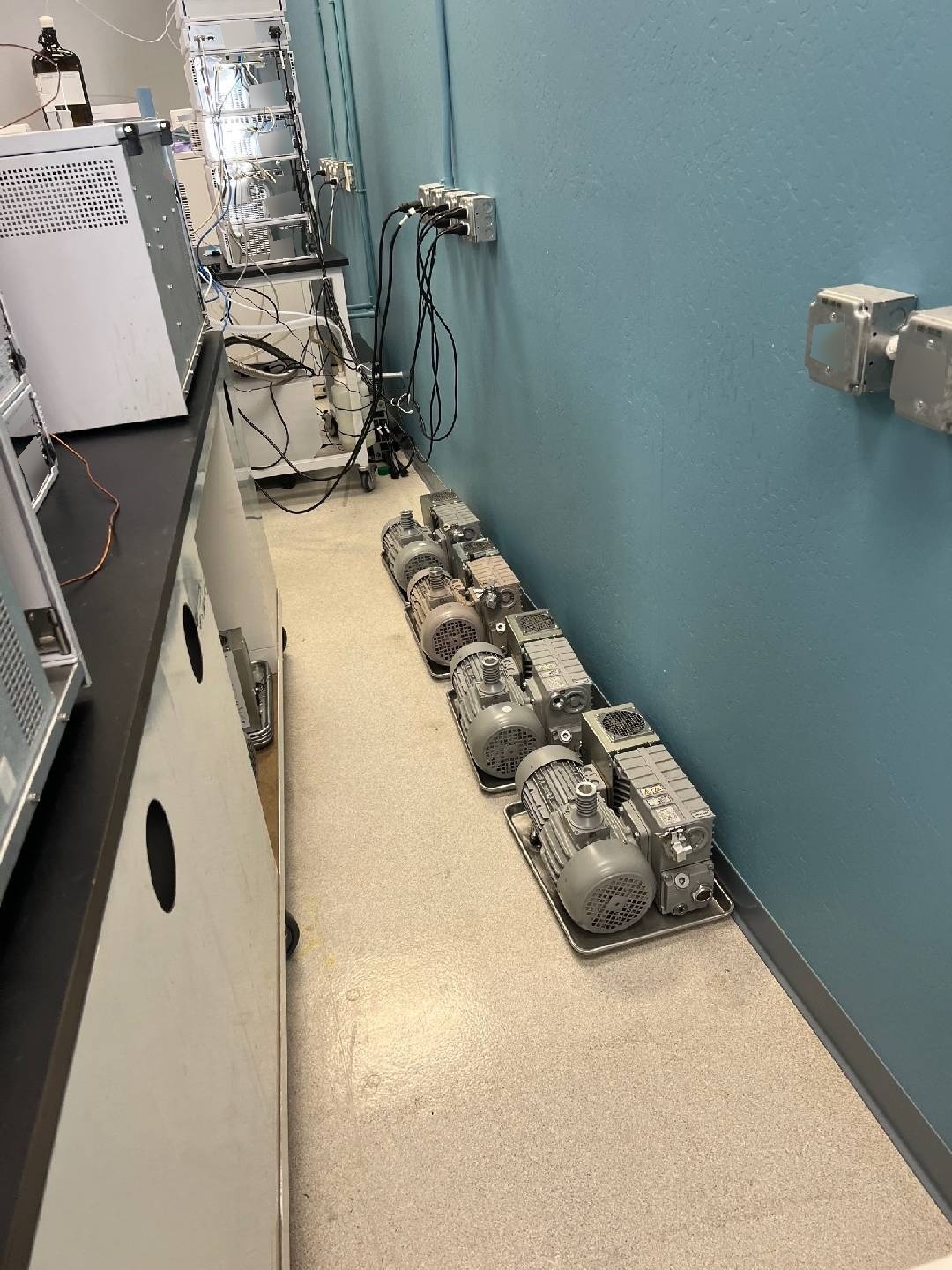 Photo Used AGILENT / HP / HEWLETT-PACKARD / KEYSIGHT 6490 For Sale