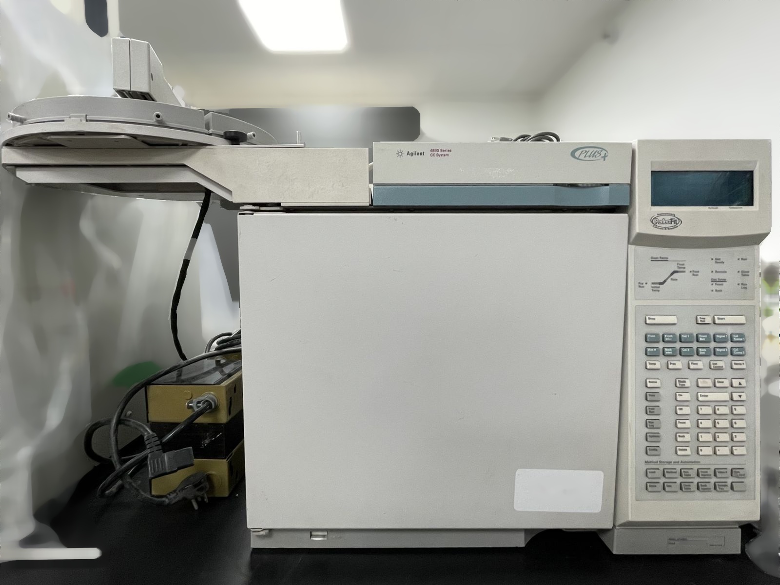 사진 사용됨 AGILENT / HP / HEWLETT-PACKARD / KEYSIGHT 6890 Plus 판매용