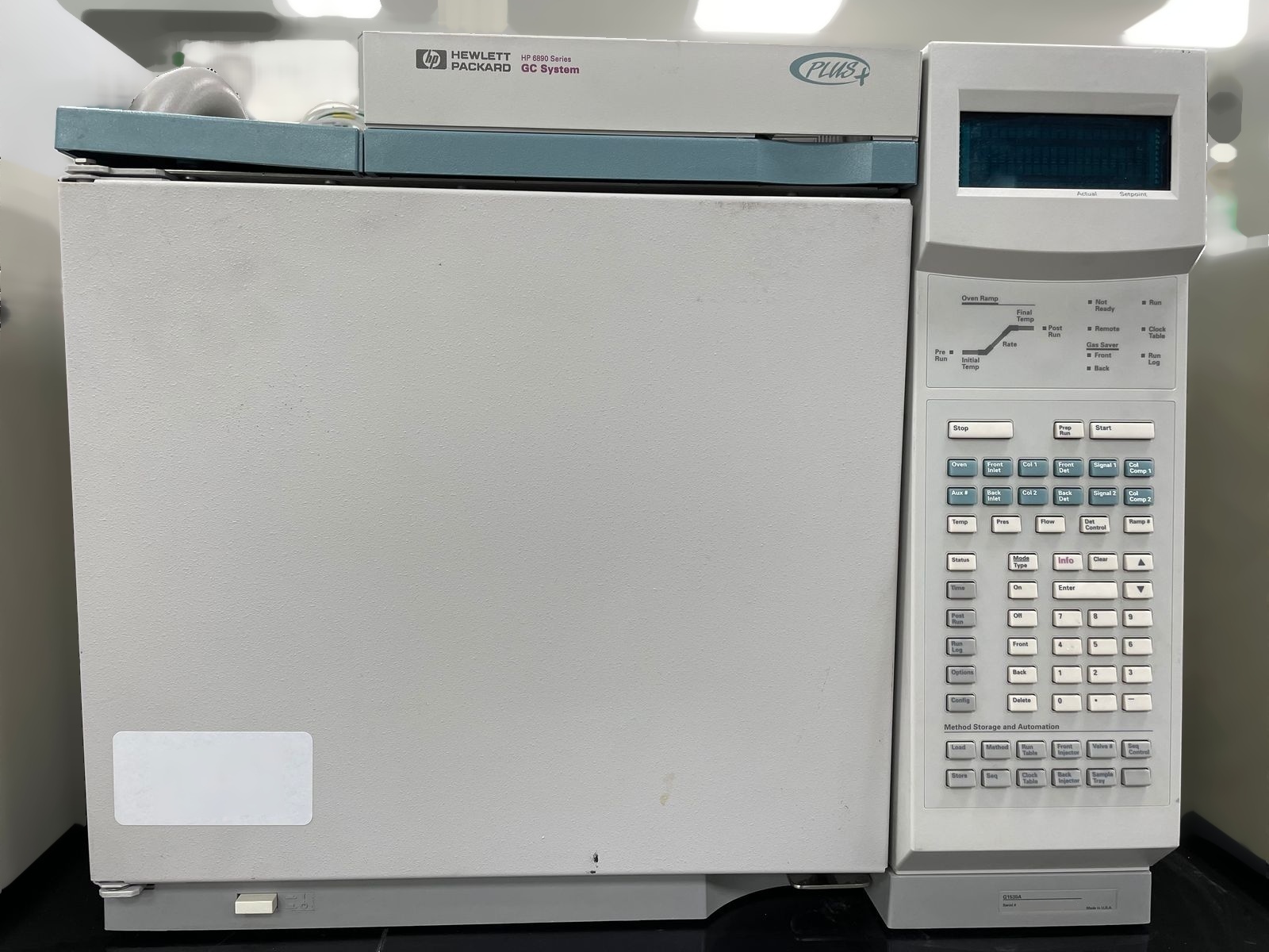 Photo Used AGILENT / HP / HEWLETT-PACKARD / KEYSIGHT 6890 Plus For Sale