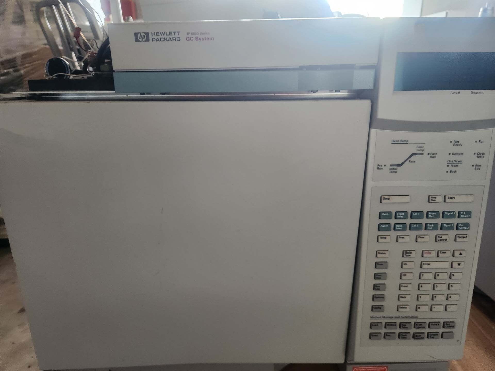 Photo Used AGILENT / HP / HEWLETT-PACKARD / KEYSIGHT 6890 For Sale