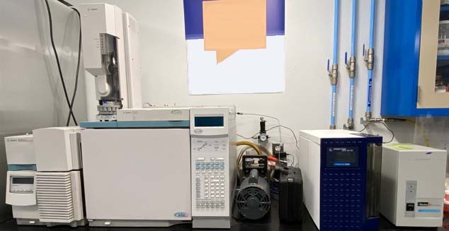 Photo Utilisé AGILENT / HP / HEWLETT-PACKARD / KEYSIGHT 6890 À vendre
