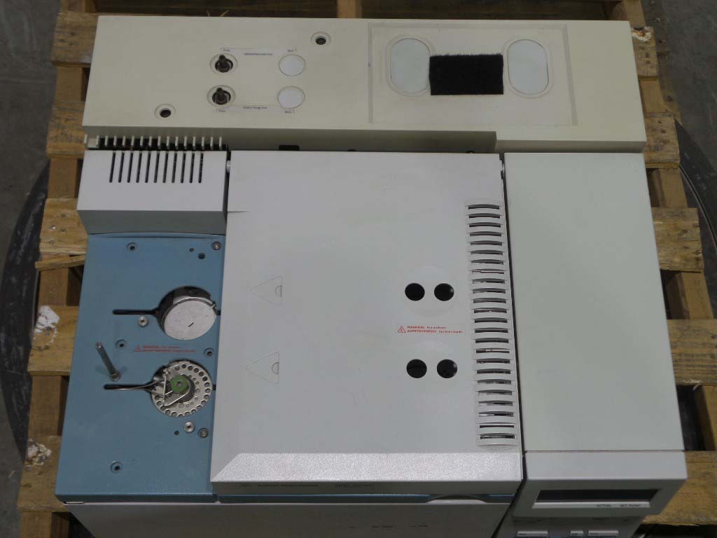 Photo Utilisé AGILENT / HP / HEWLETT-PACKARD / KEYSIGHT 6890A À vendre