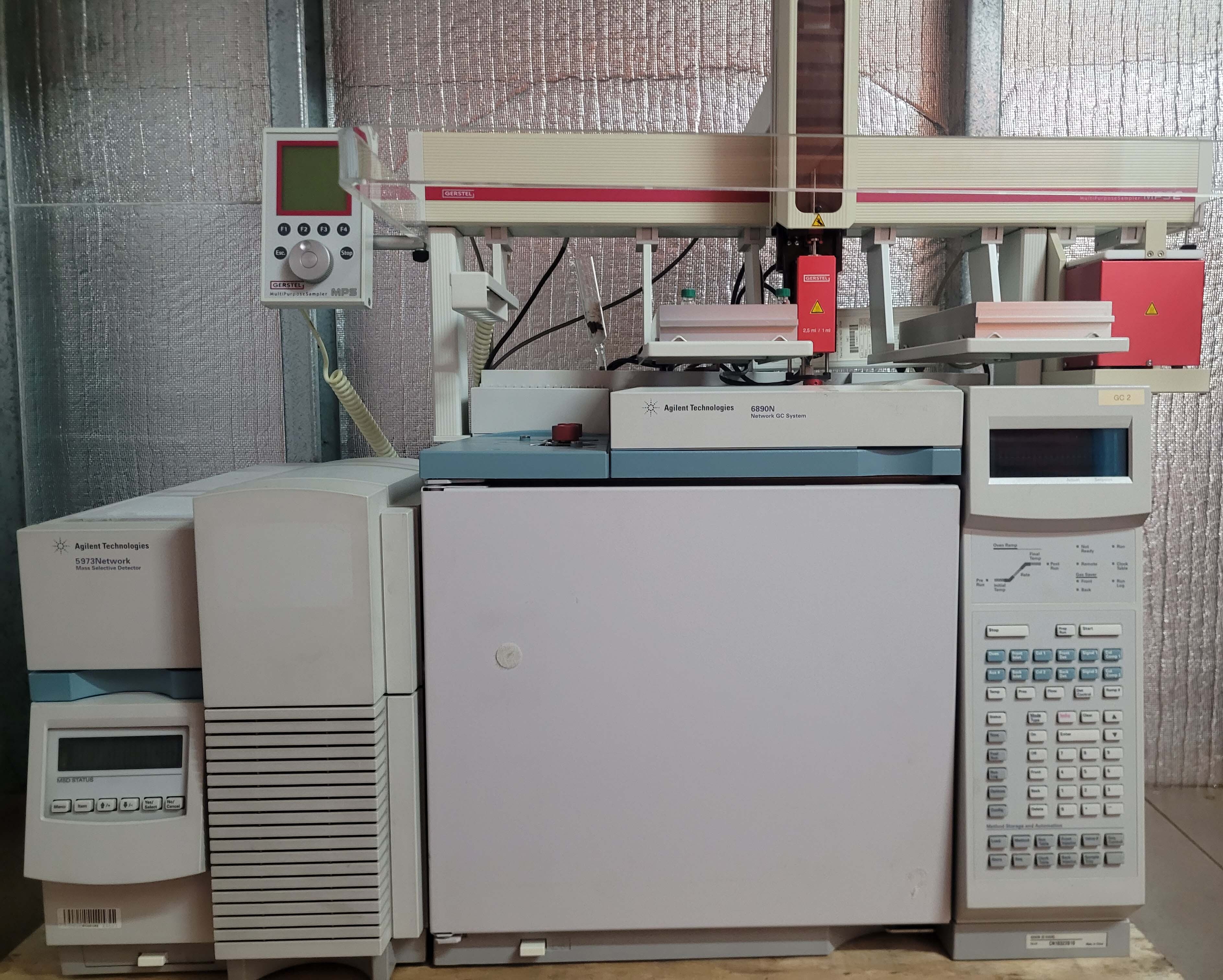 Photo Utilisé AGILENT / HP / HEWLETT-PACKARD / KEYSIGHT 6890N / 5975 À vendre