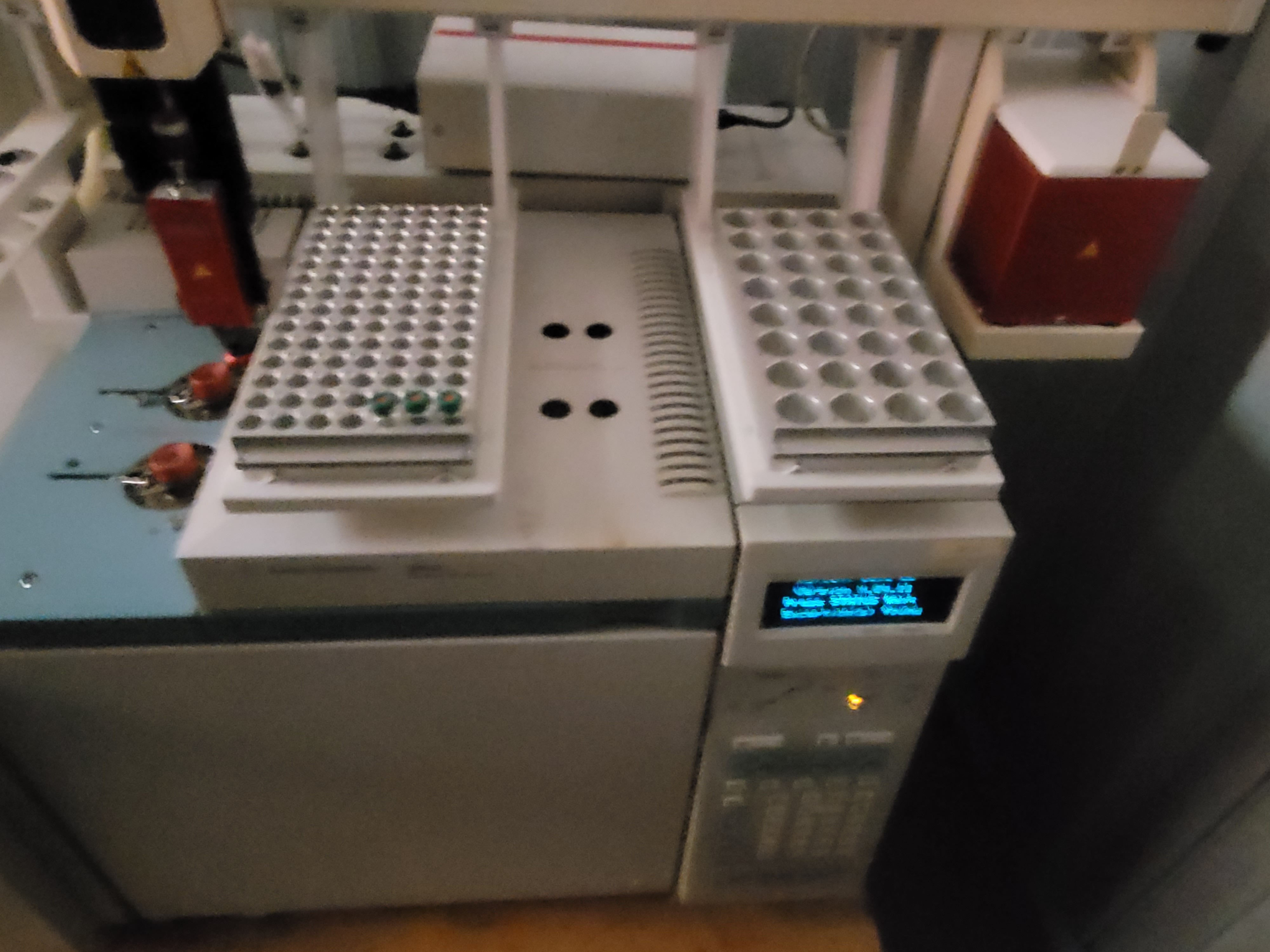 Photo Utilisé AGILENT / HP / HEWLETT-PACKARD / KEYSIGHT 6890N / 5975 À vendre