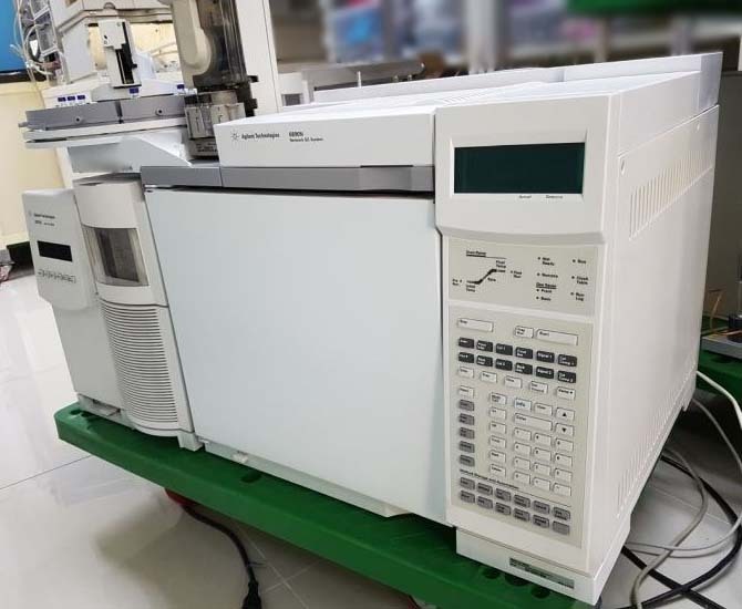 Photo Used AGILENT / HP / HEWLETT-PACKARD / KEYSIGHT 6890N / 5975B For Sale