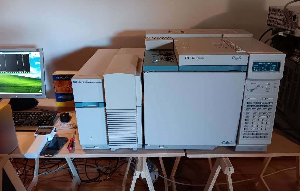 Photo Utilisé AGILENT / HP / HEWLETT-PACKARD / KEYSIGHT 6890 Plus À vendre