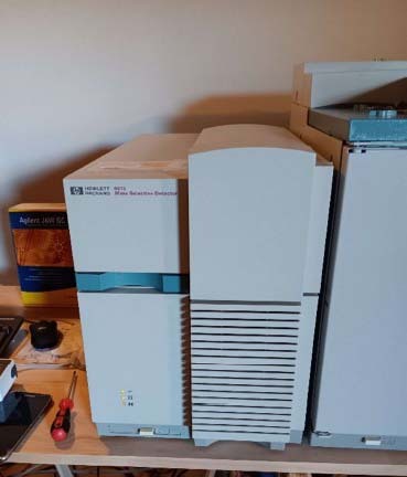 Photo Utilisé AGILENT / HP / HEWLETT-PACKARD / KEYSIGHT 6890 Plus À vendre