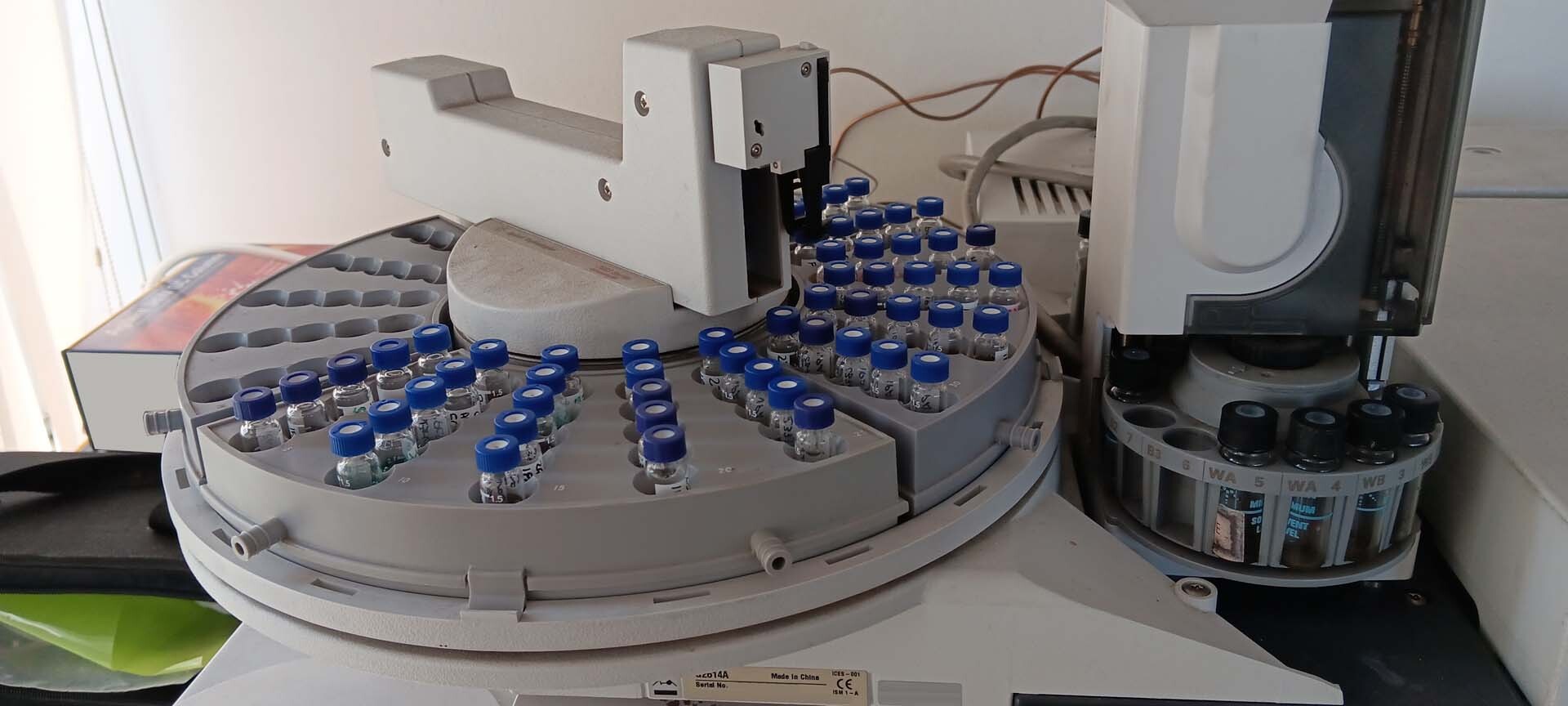 Photo Utilisé AGILENT / HP / HEWLETT-PACKARD / KEYSIGHT 6890 Plus À vendre