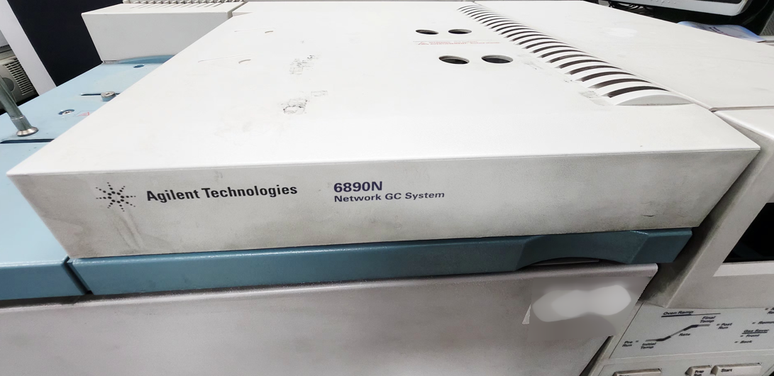 Photo Used AGILENT / HP / HEWLETT-PACKARD / KEYSIGHT 6890N For Sale