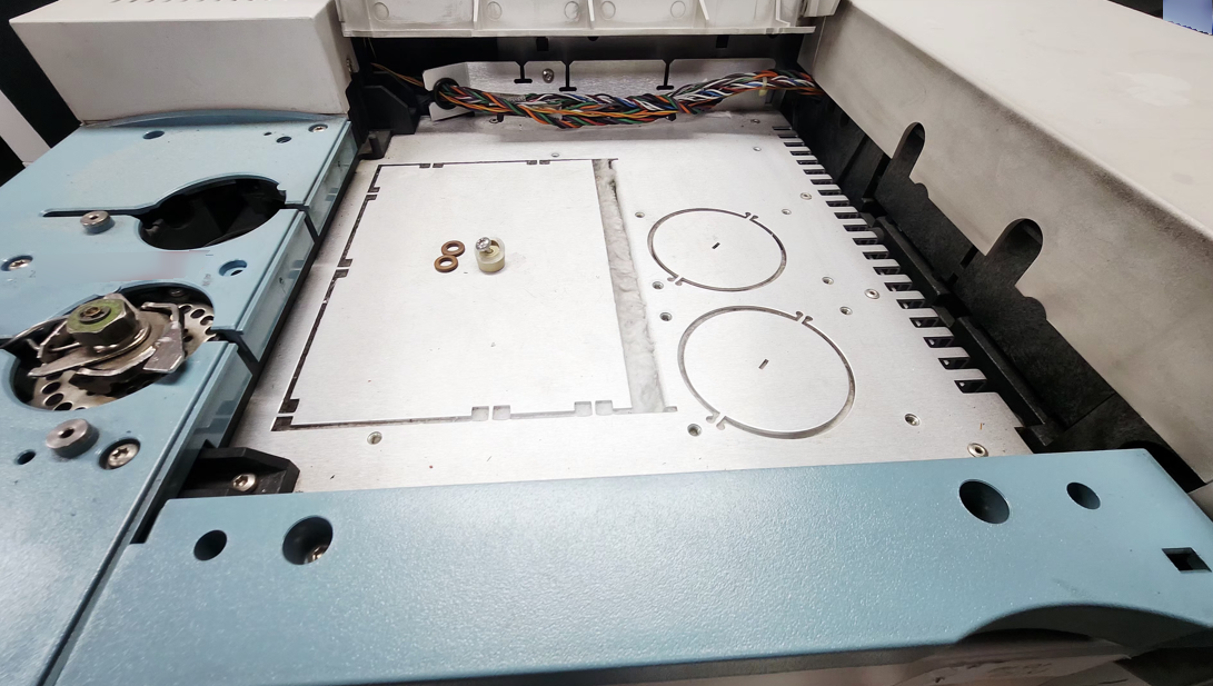 Photo Used AGILENT / HP / HEWLETT-PACKARD / KEYSIGHT 6890N For Sale