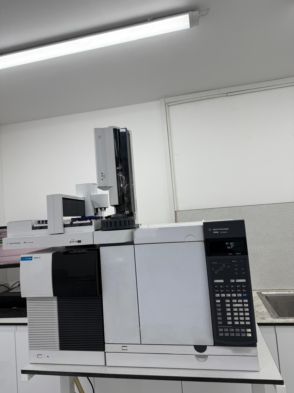 Photo Used AGILENT / HP / HEWLETT-PACKARD / KEYSIGHT 7010B For Sale