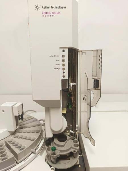 Photo Used AGILENT / HP / HEWLETT-PACKARD / KEYSIGHT 7890A / 5975C For Sale