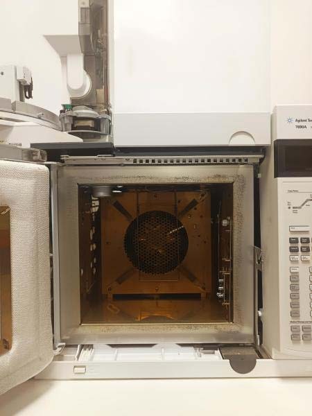 Photo Used AGILENT / HP / HEWLETT-PACKARD / KEYSIGHT 7890A / 5975C For Sale
