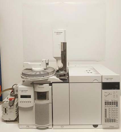 Photo Used AGILENT / HP / HEWLETT-PACKARD / KEYSIGHT 7890A / 5975C For Sale