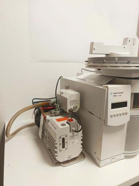 Photo Used AGILENT / HP / HEWLETT-PACKARD / KEYSIGHT 7890A / 5975C For Sale