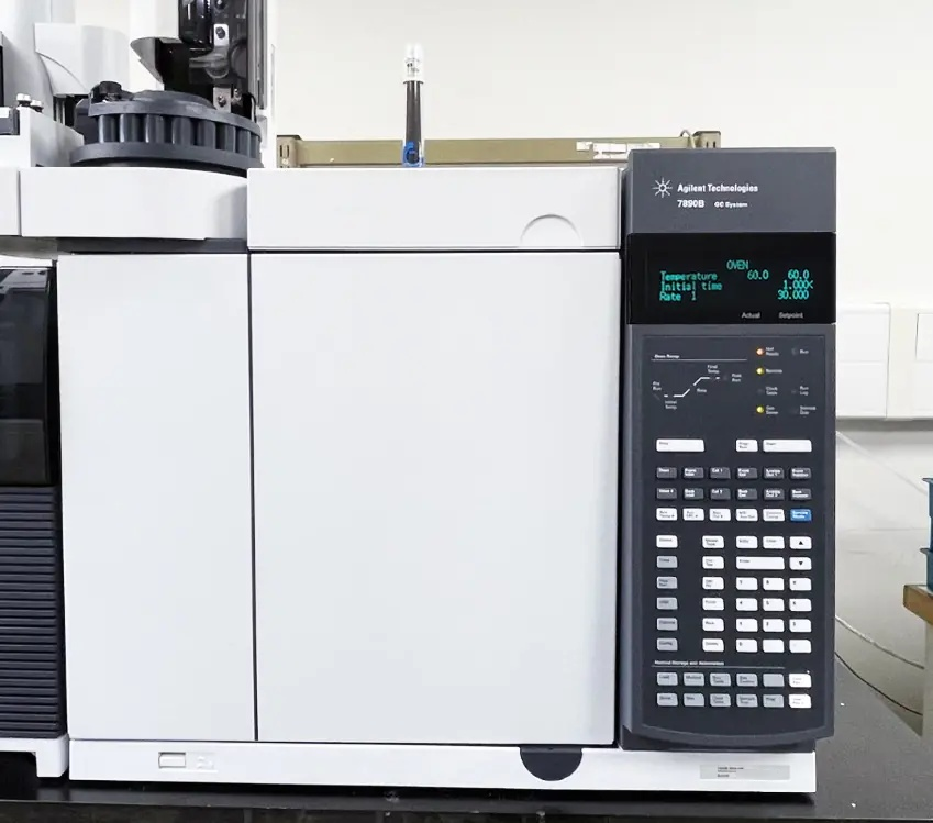 Foto Verwendet AGILENT / HP / HEWLETT-PACKARD / KEYSIGHT 7890B / 5977B Zum Verkauf