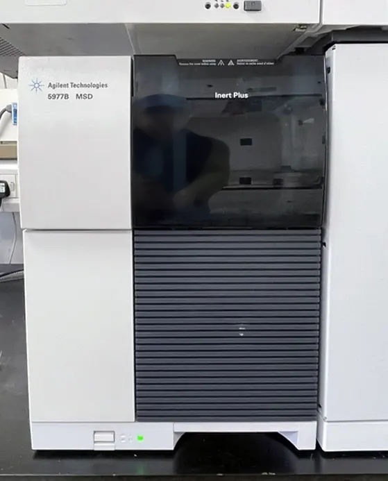 Foto Verwendet AGILENT / HP / HEWLETT-PACKARD / KEYSIGHT 7890B / 5977B Zum Verkauf