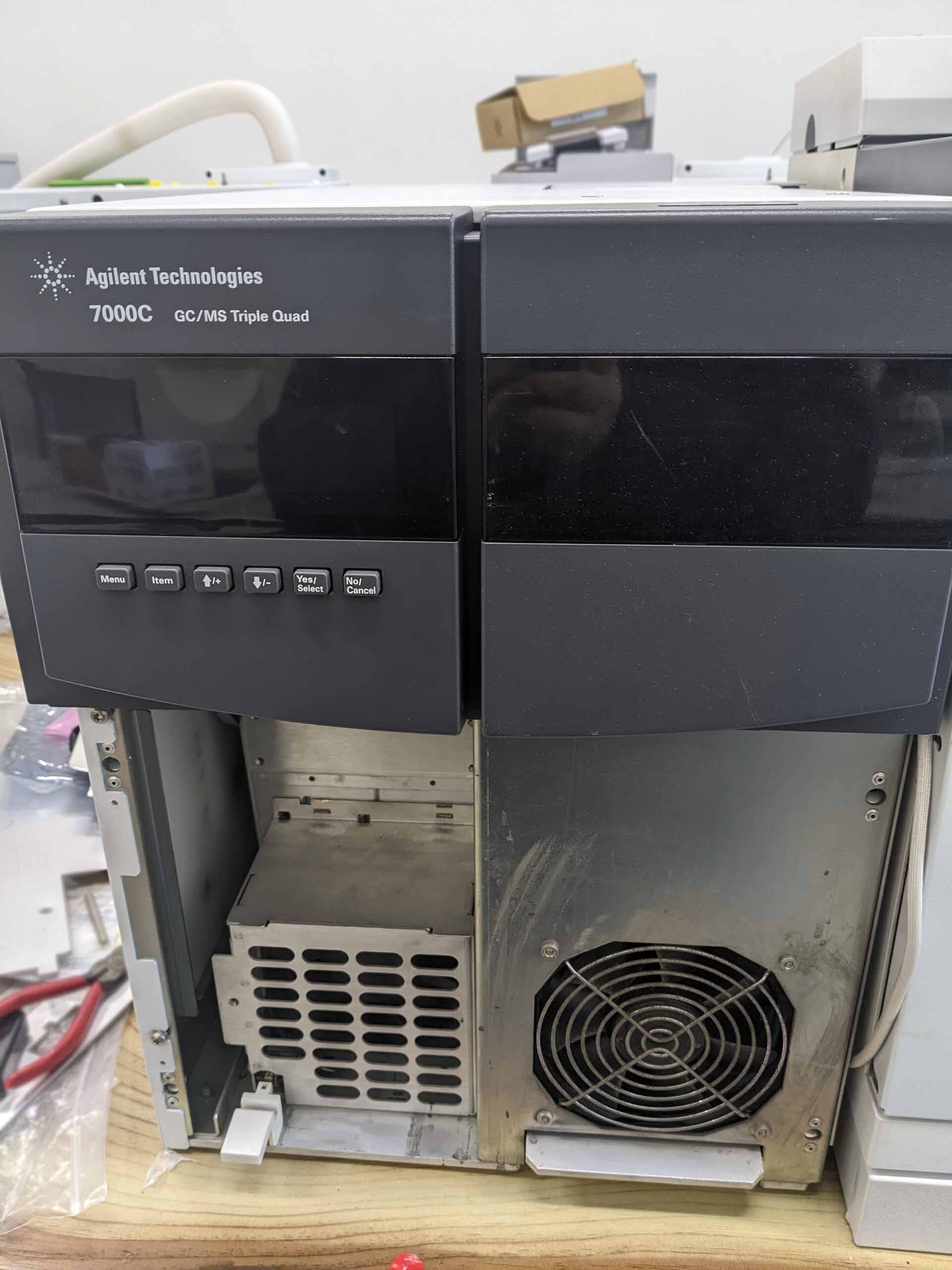 Photo Utilisé AGILENT / HP / HEWLETT-PACKARD / KEYSIGHT 7890B / 7000C À vendre