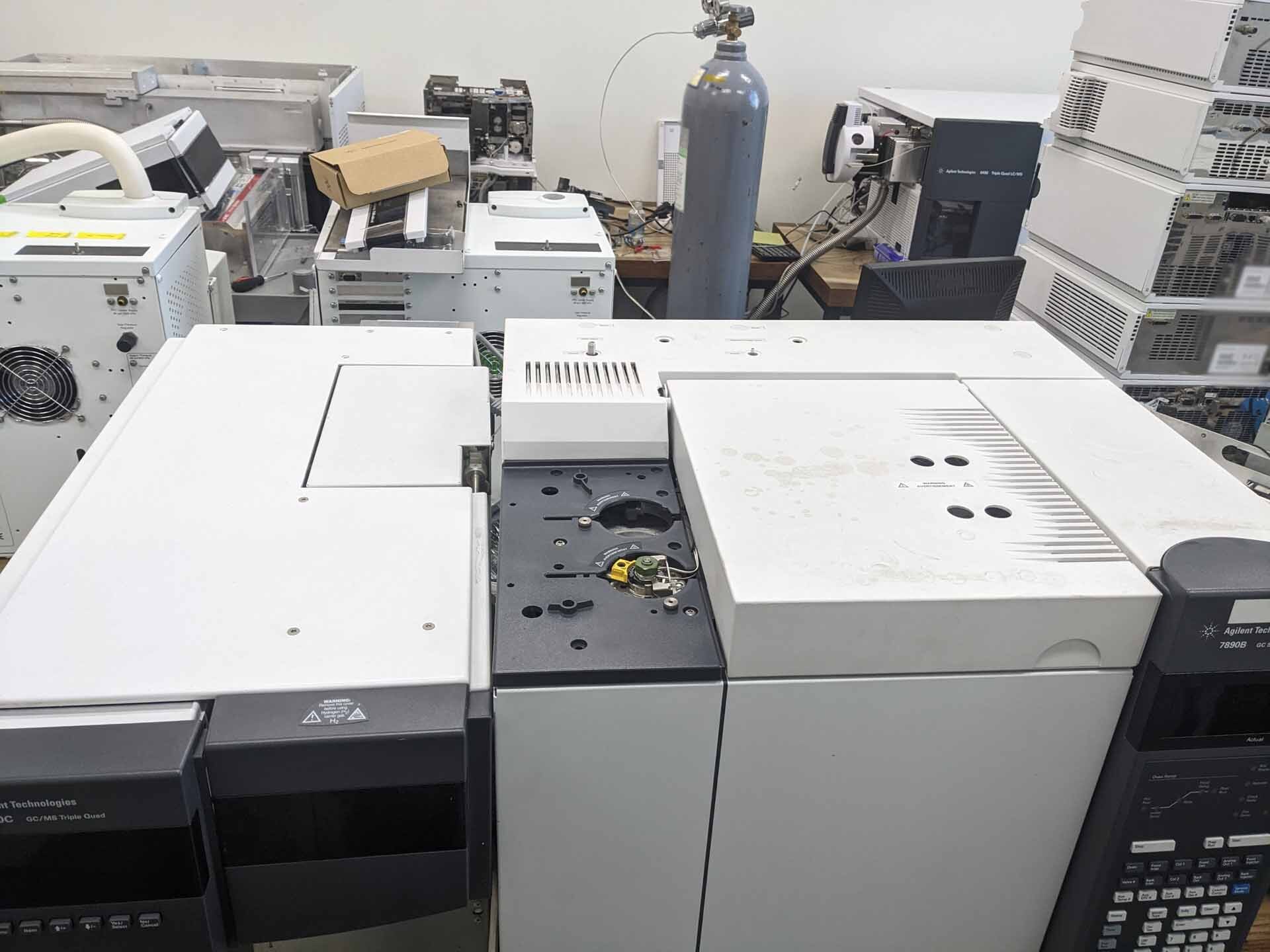 Photo Used AGILENT / HP / HEWLETT-PACKARD / KEYSIGHT 7890B / 7000C For Sale