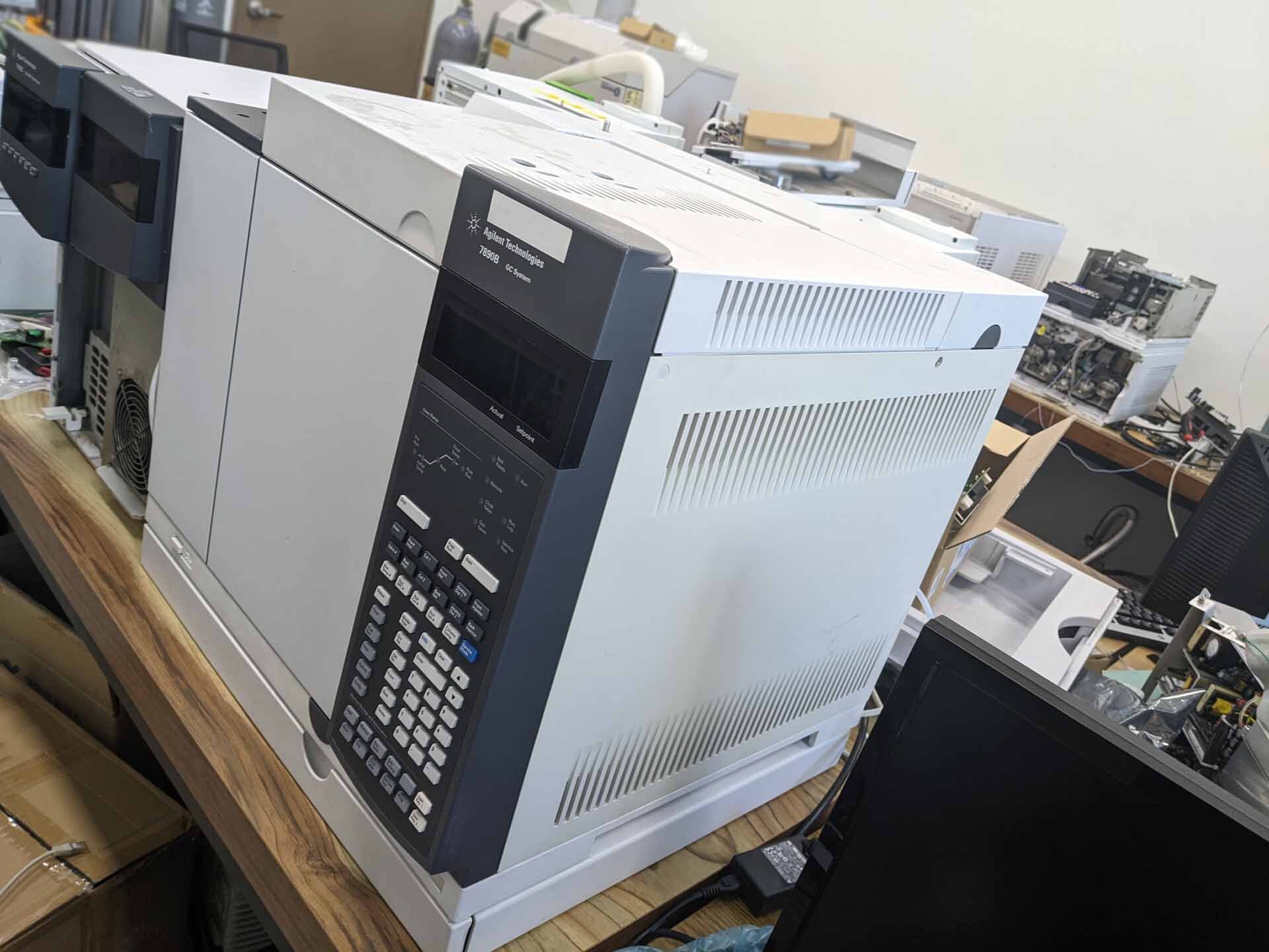 Photo Used AGILENT / HP / HEWLETT-PACKARD / KEYSIGHT 7890B / 7000C For Sale