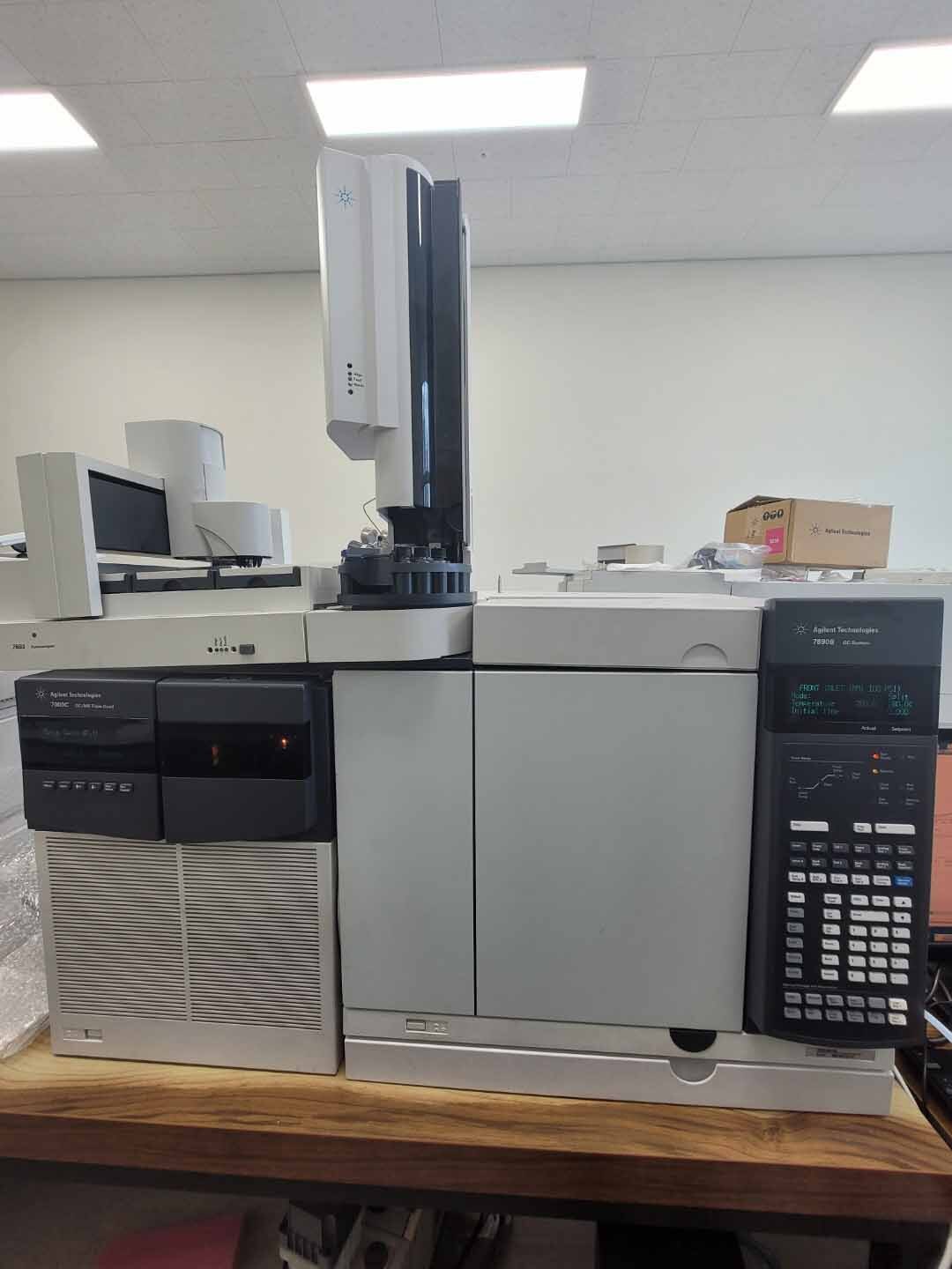 Photo Used AGILENT / HP / HEWLETT-PACKARD / KEYSIGHT 7890B For Sale