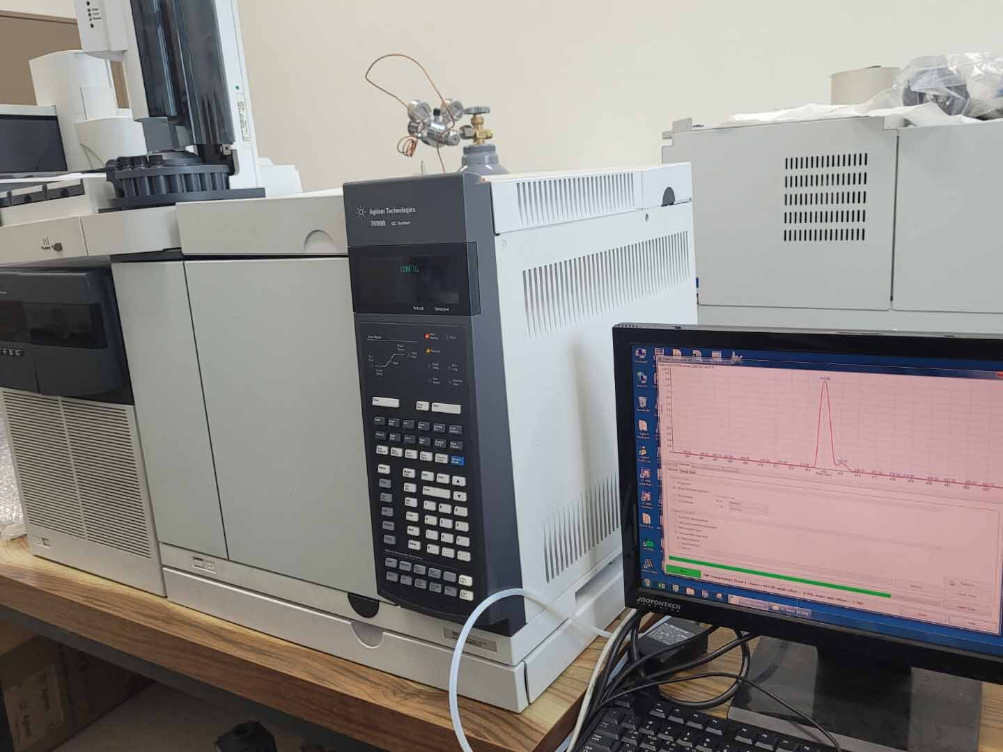 Photo Used AGILENT / HP / HEWLETT-PACKARD / KEYSIGHT 7890B For Sale