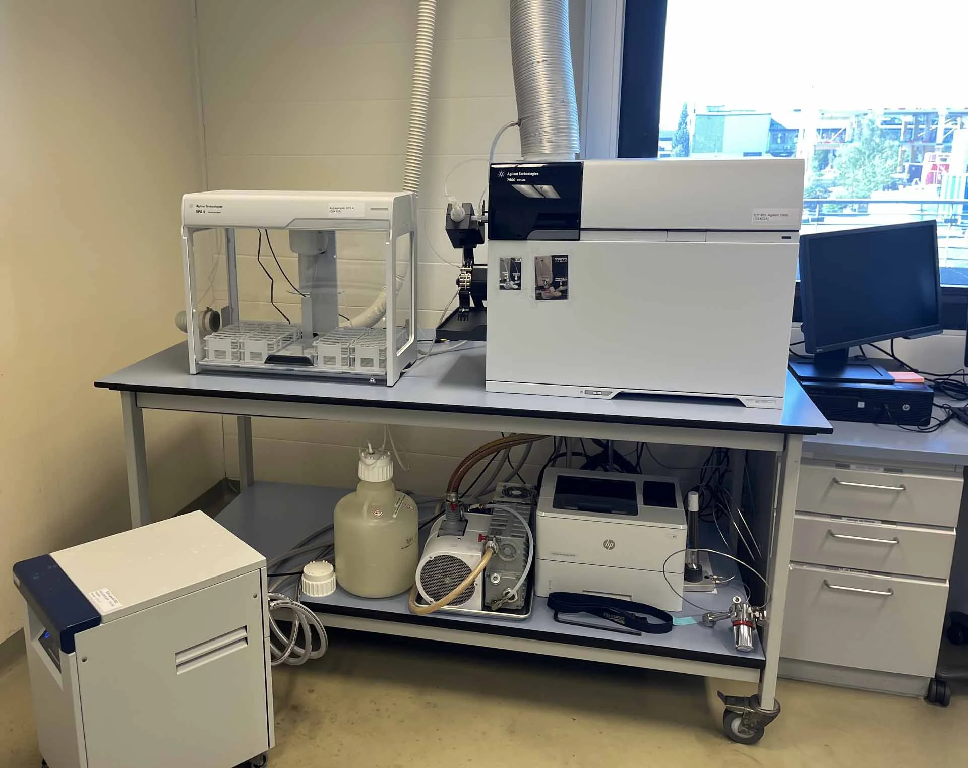 AGILENT / HP / HEWLETT-PACKARD / KEYSIGHT 7900 Spectrometer used