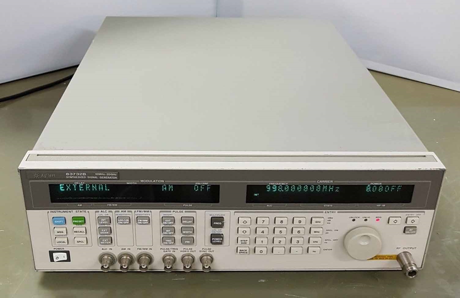 Photo Utilisé AGILENT / HP / HEWLETT-PACKARD / KEYSIGHT 83732B À vendre