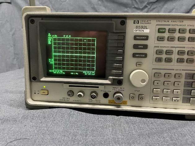 Photo Used AGILENT / HP / HEWLETT-PACKARD / KEYSIGHT 8592L For Sale