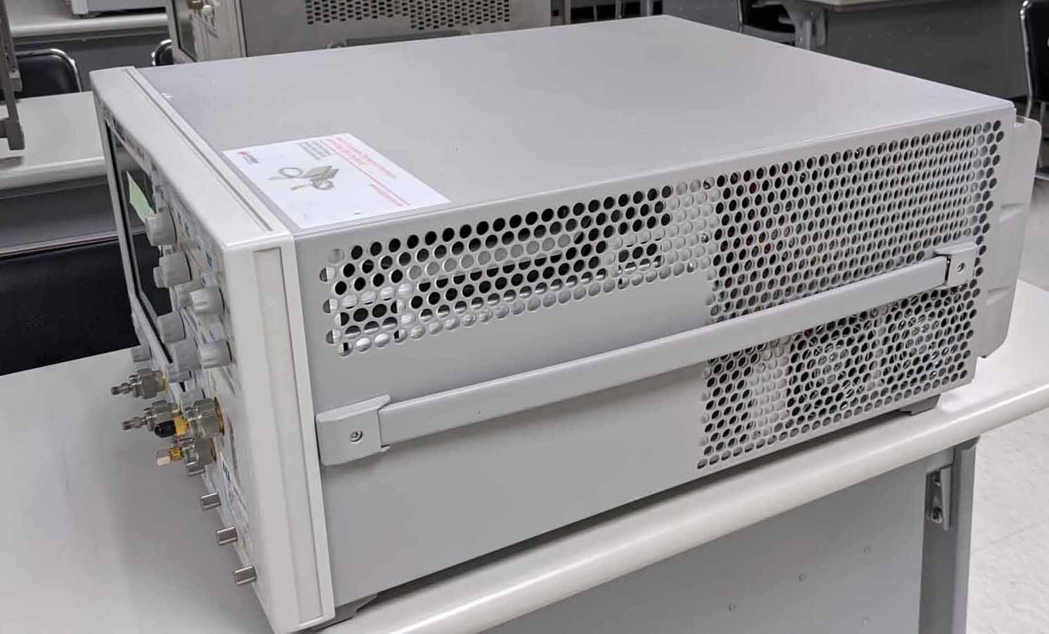 사진 사용됨 AGILENT / HP / HEWLETT-PACKARD / KEYSIGHT 86100D 판매용