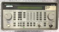 사진 사용됨 AGILENT / HP / HEWLETT-PACKARD / KEYSIGHT 8647A 판매용