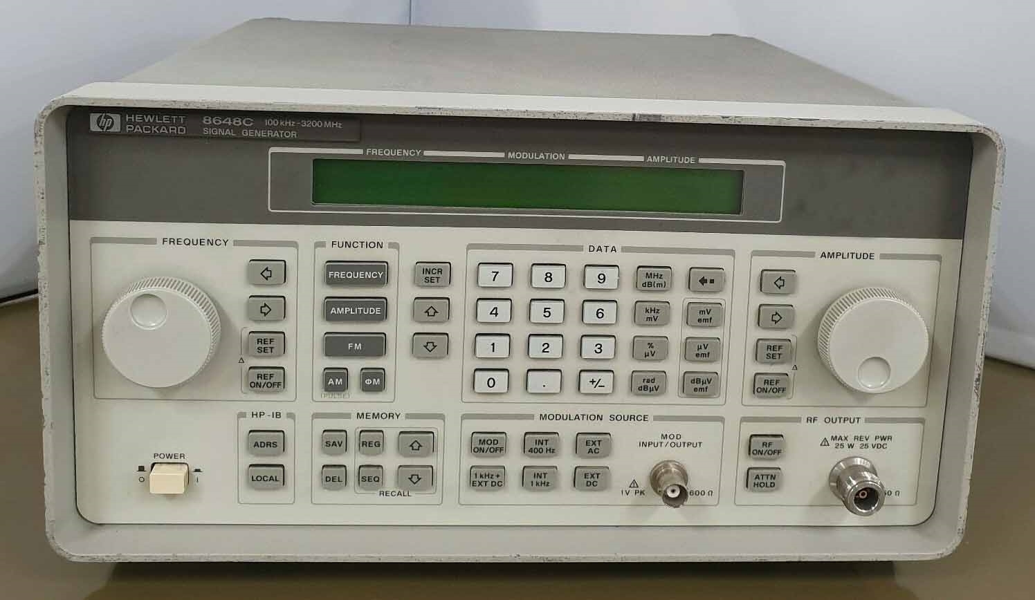 Photo Used AGILENT / HP / HEWLETT-PACKARD / KEYSIGHT 8648C For Sale