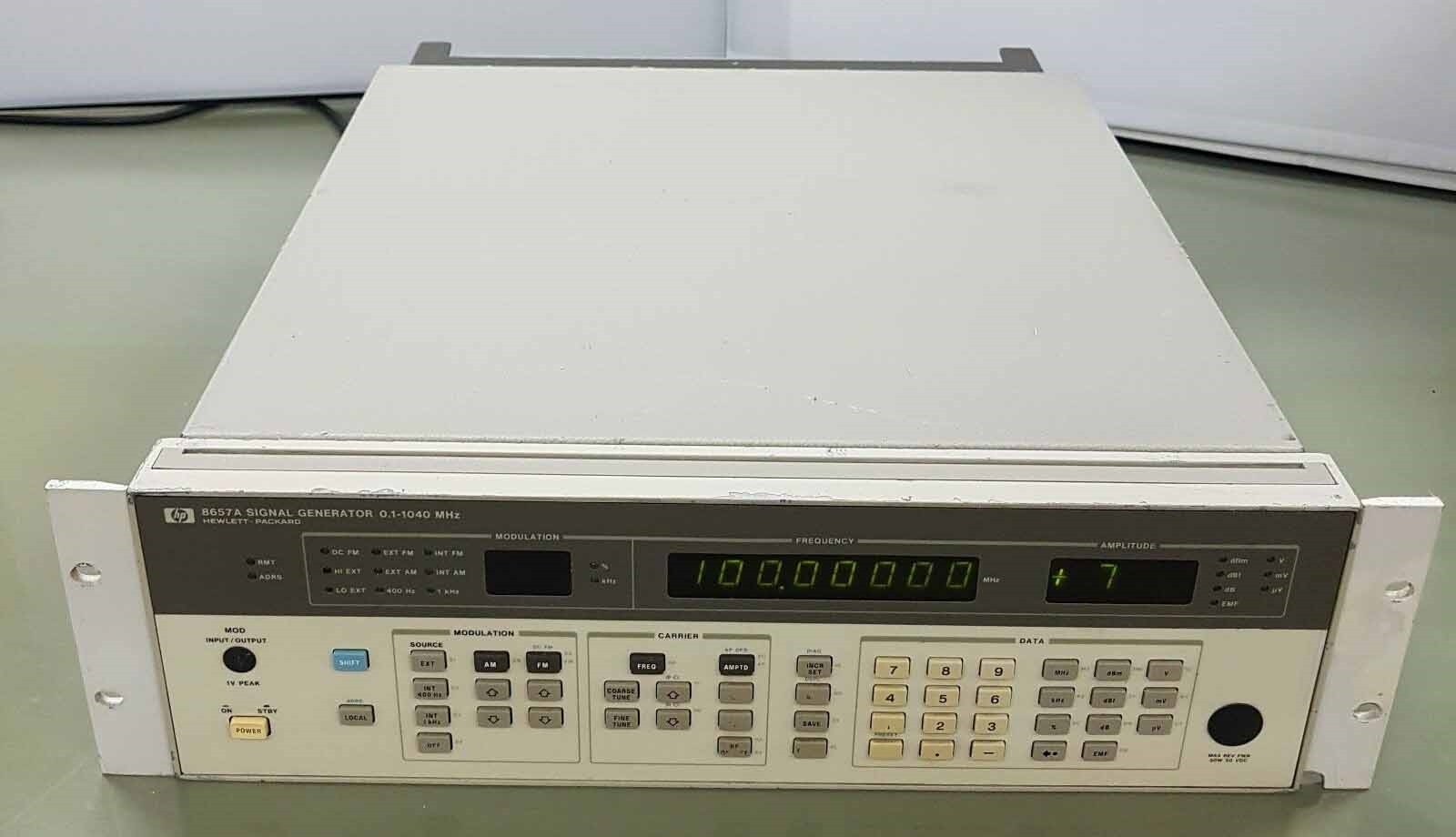 Photo Used AGILENT / HP / HEWLETT-PACKARD / KEYSIGHT 8657A For Sale