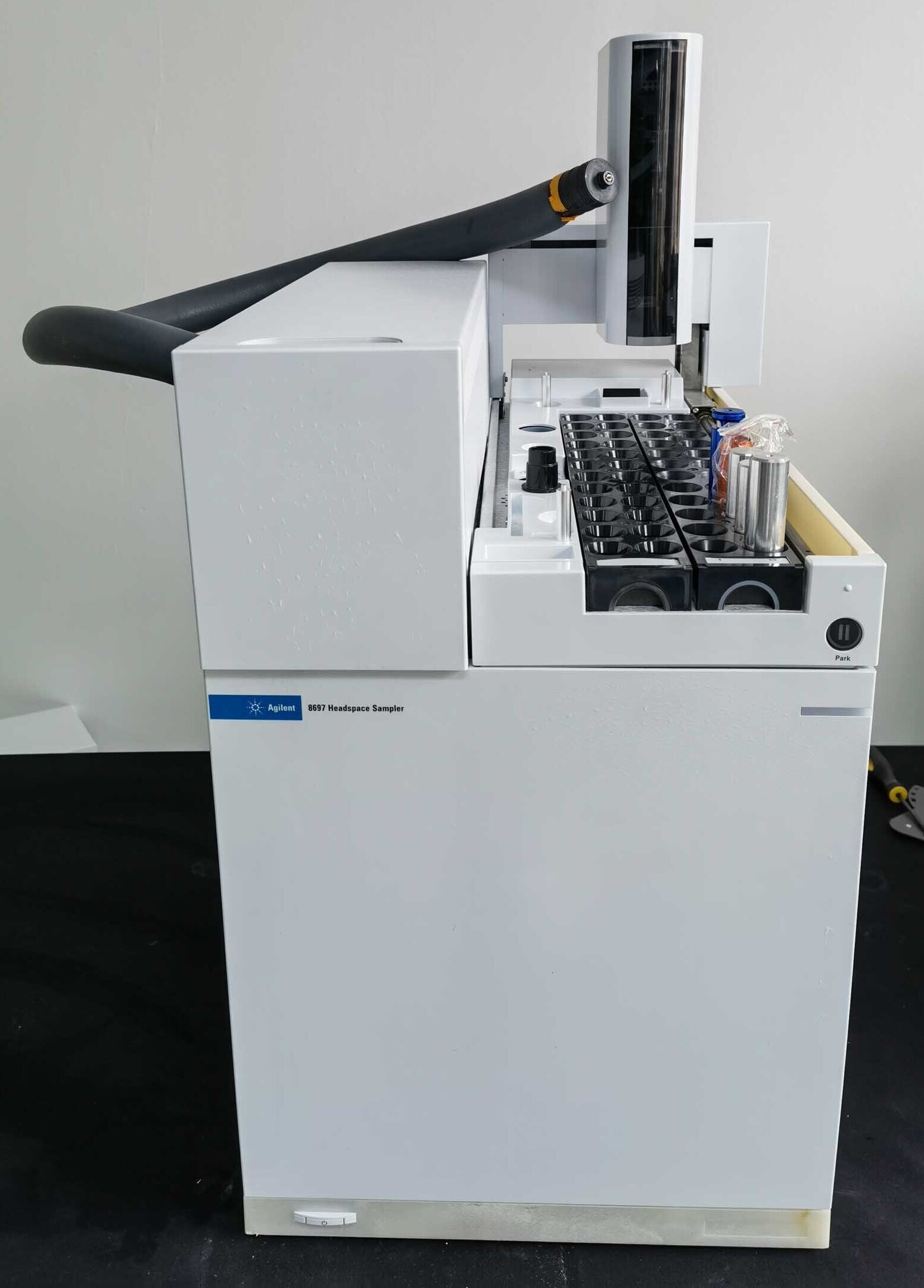 Photo Used AGILENT / HP / HEWLETT-PACKARD / KEYSIGHT 8697 For Sale