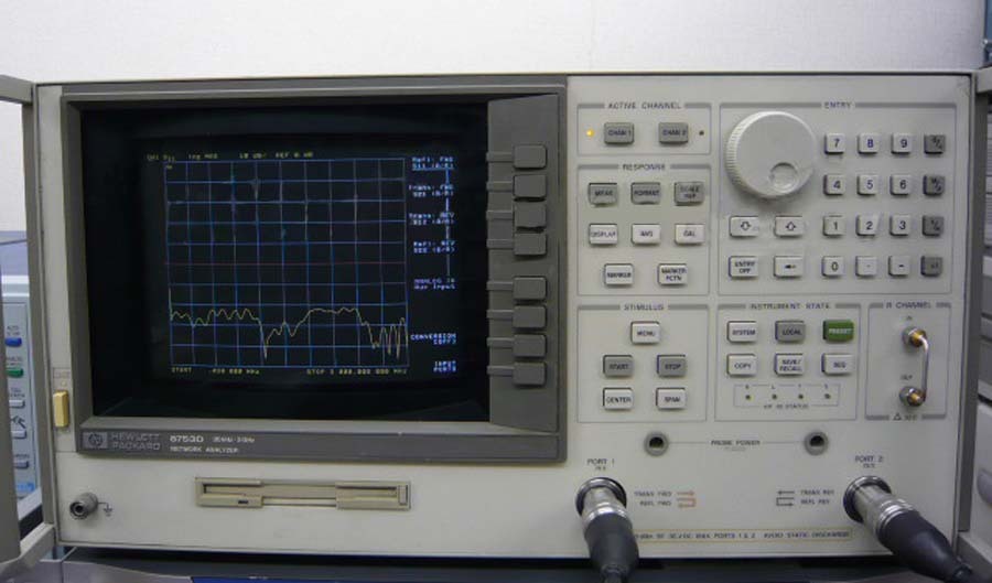 Photo Used AGILENT / HP / HEWLETT-PACKARD / KEYSIGHT 8753D / 002 / 075 / 1D5 For Sale