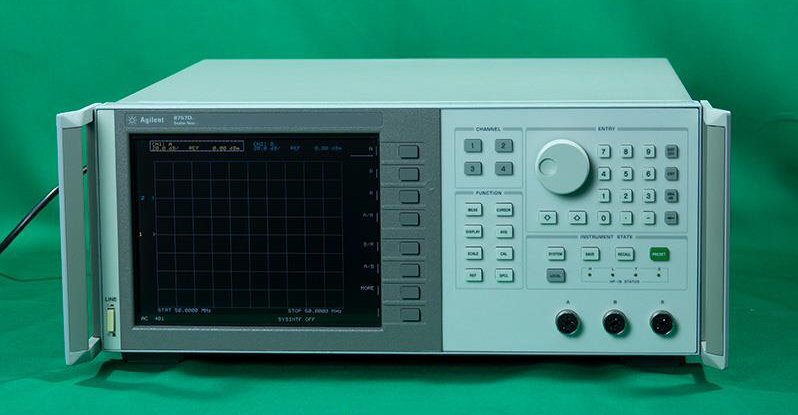 Foto Verwendet AGILENT / HP / HEWLETT-PACKARD / KEYSIGHT 8757D Zum Verkauf