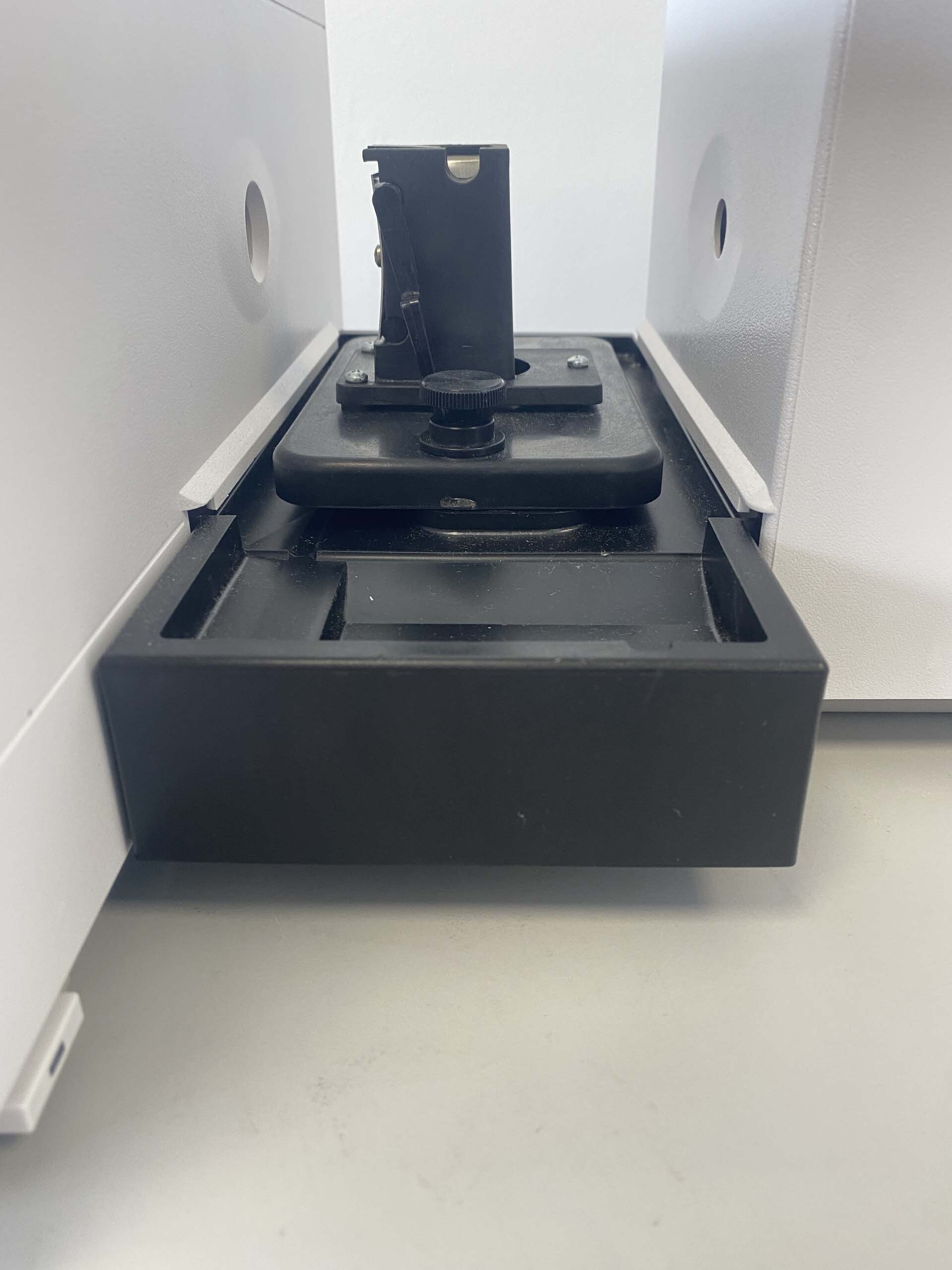 Photo Utilisé AGILENT / HP / HEWLETT-PACKARD / KEYSIGHT Cary 8454 À vendre