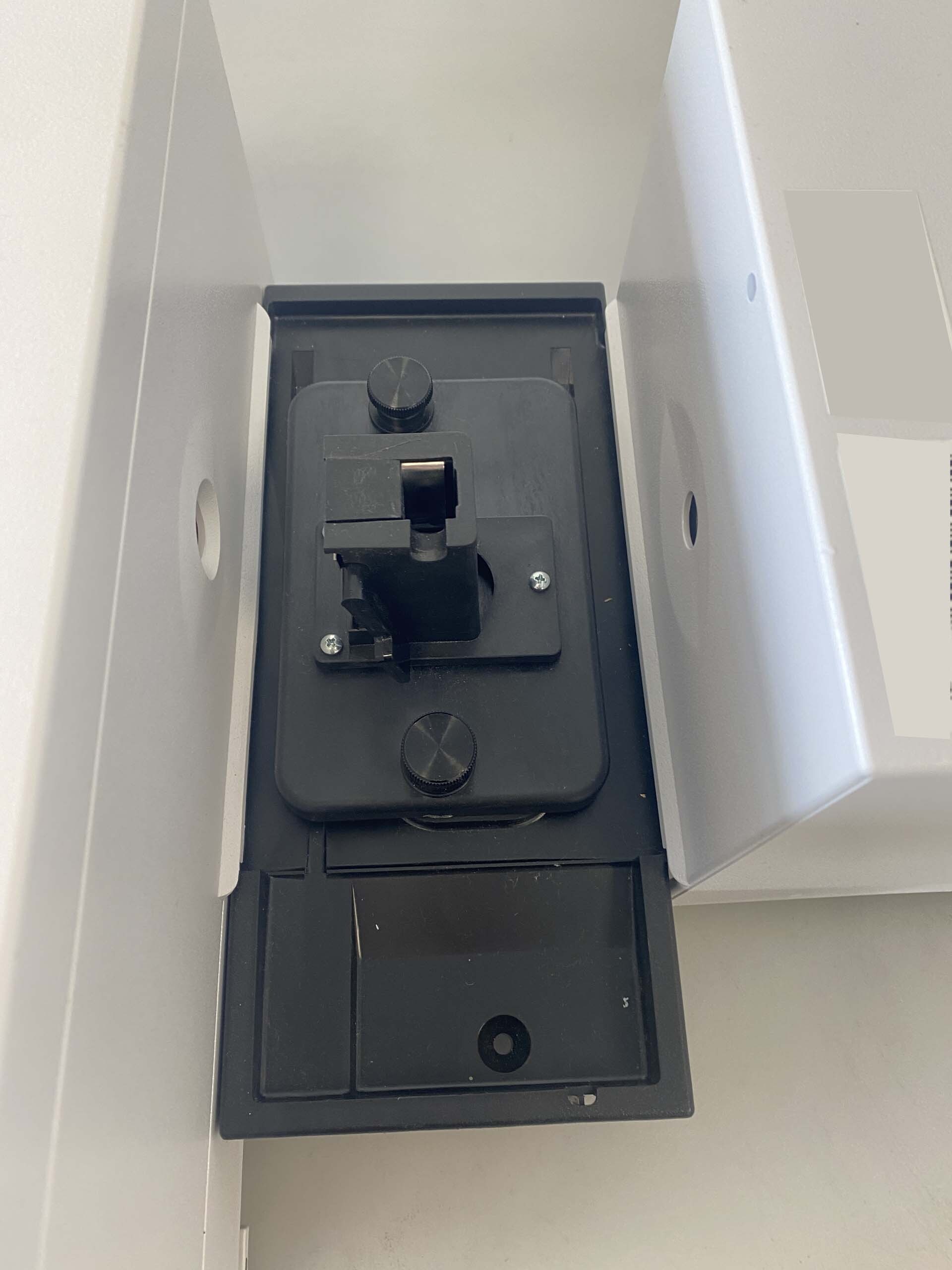 Photo Utilisé AGILENT / HP / HEWLETT-PACKARD / KEYSIGHT Cary 8454 À vendre