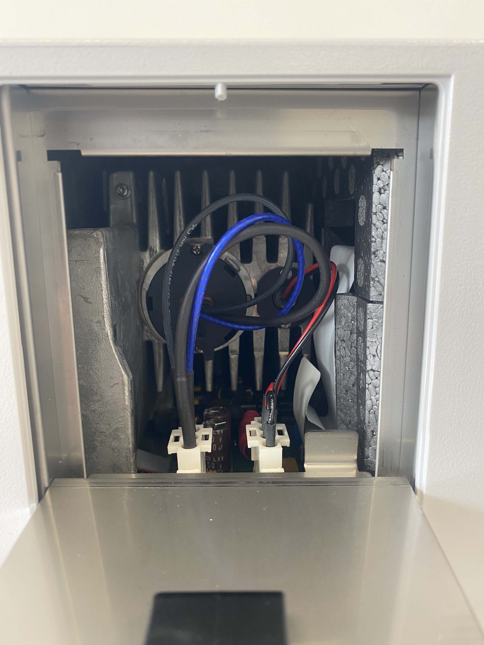 Photo Utilisé AGILENT / HP / HEWLETT-PACKARD / KEYSIGHT Cary 8454 À vendre