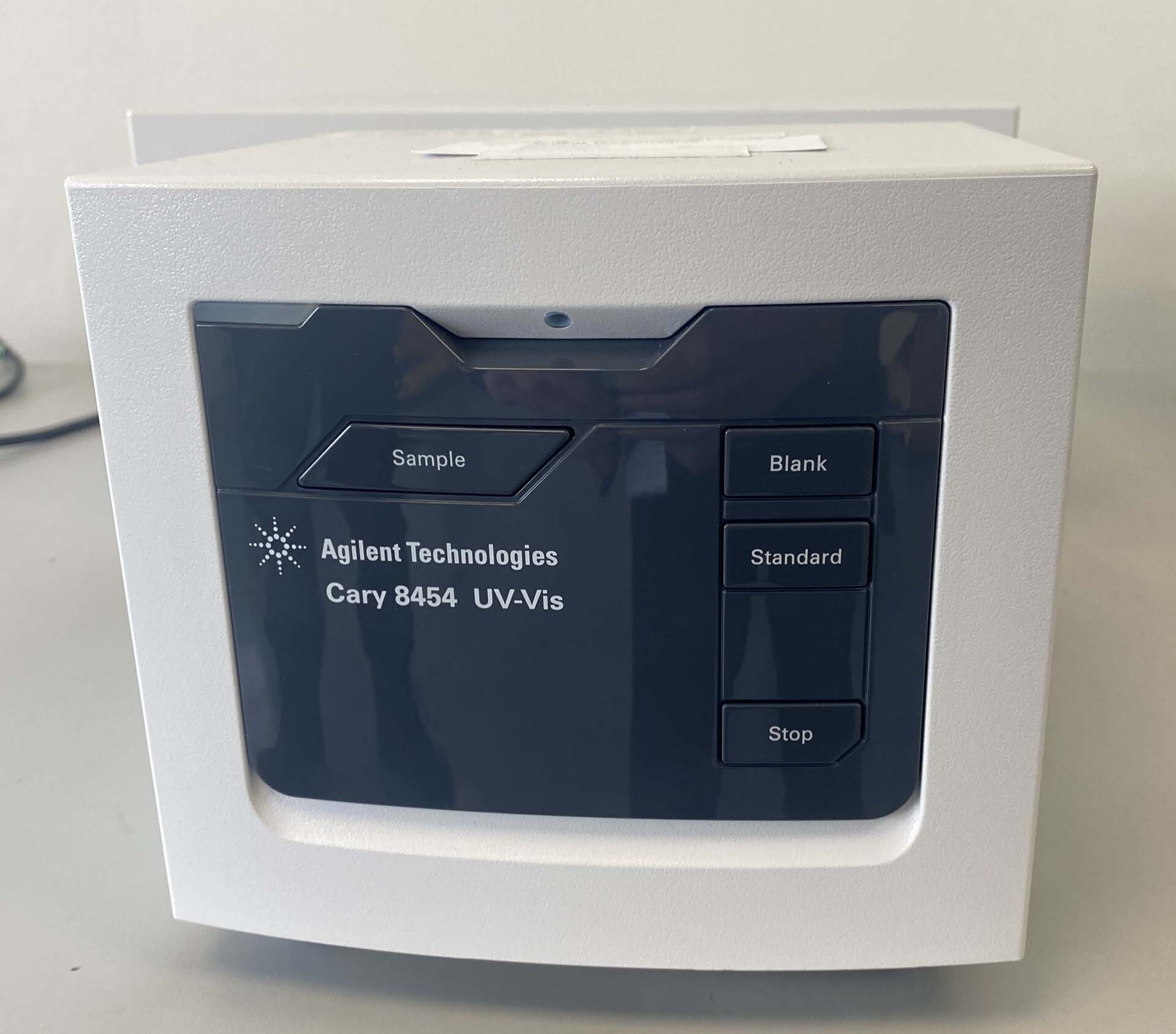 Photo Utilisé AGILENT / HP / HEWLETT-PACKARD / KEYSIGHT Cary 8454 À vendre