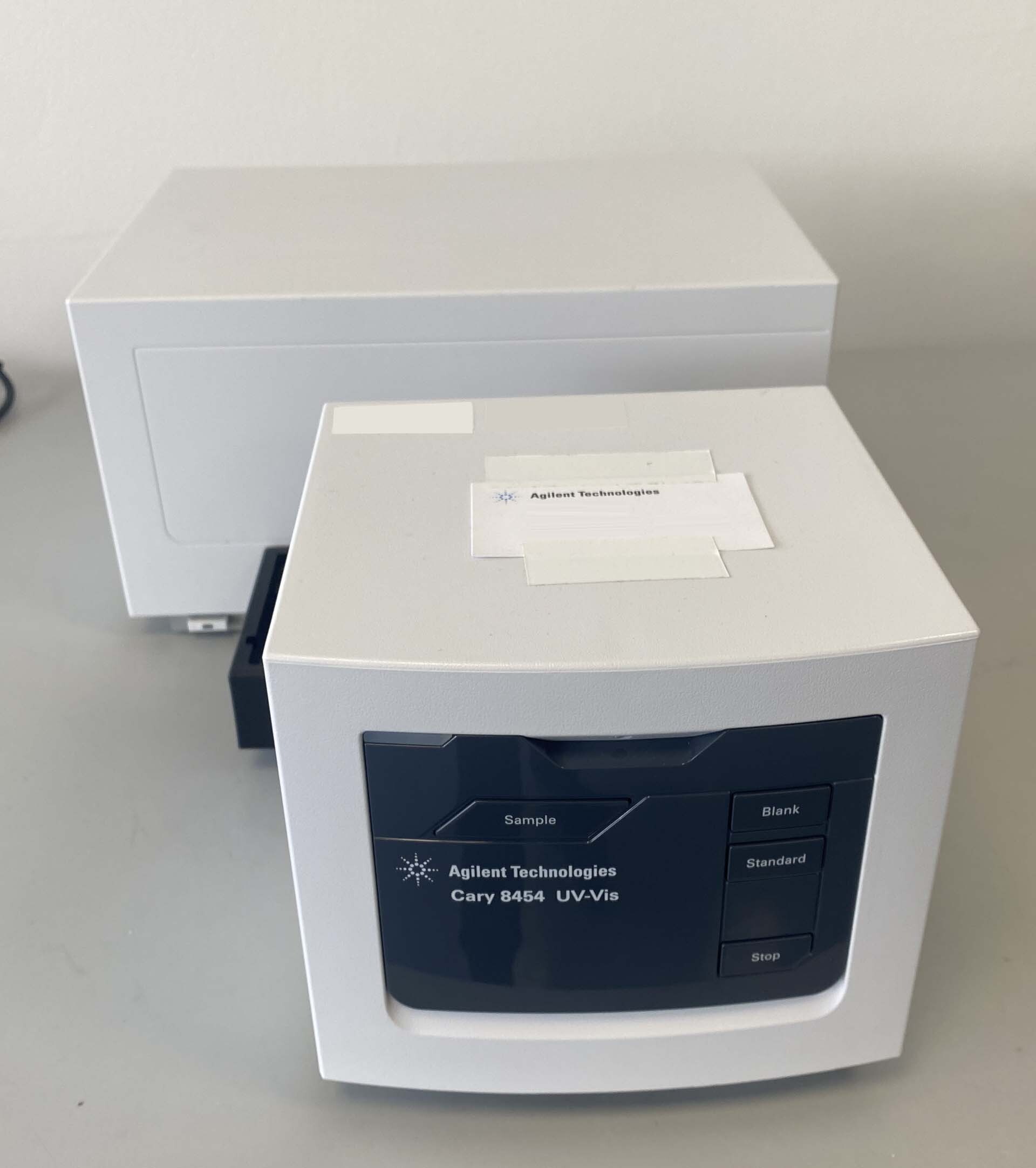 Photo Utilisé AGILENT / HP / HEWLETT-PACKARD / KEYSIGHT Cary 8454 À vendre