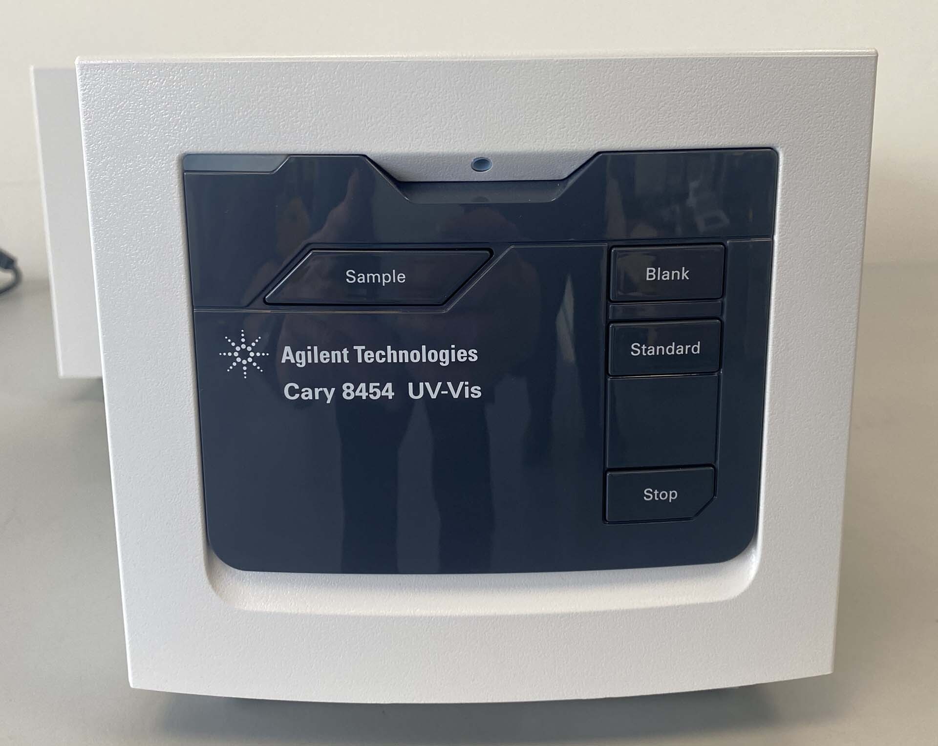 Photo Utilisé AGILENT / HP / HEWLETT-PACKARD / KEYSIGHT Cary 8454 À vendre