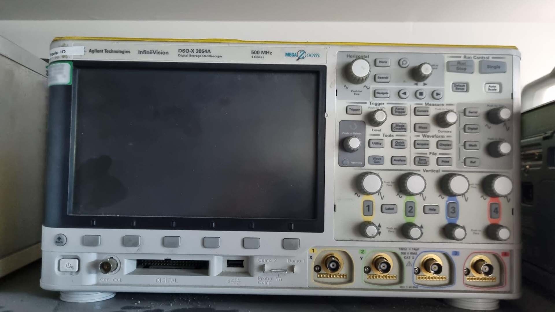 Photo Utilisé AGILENT / HP / HEWLETT-PACKARD / KEYSIGHT InfiniiVision DSO-X-3054A À vendre