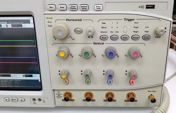 フォト（写真） 使用される AGILENT / HP / HEWLETT-PACKARD / KEYSIGHT DSO80404B 販売のために